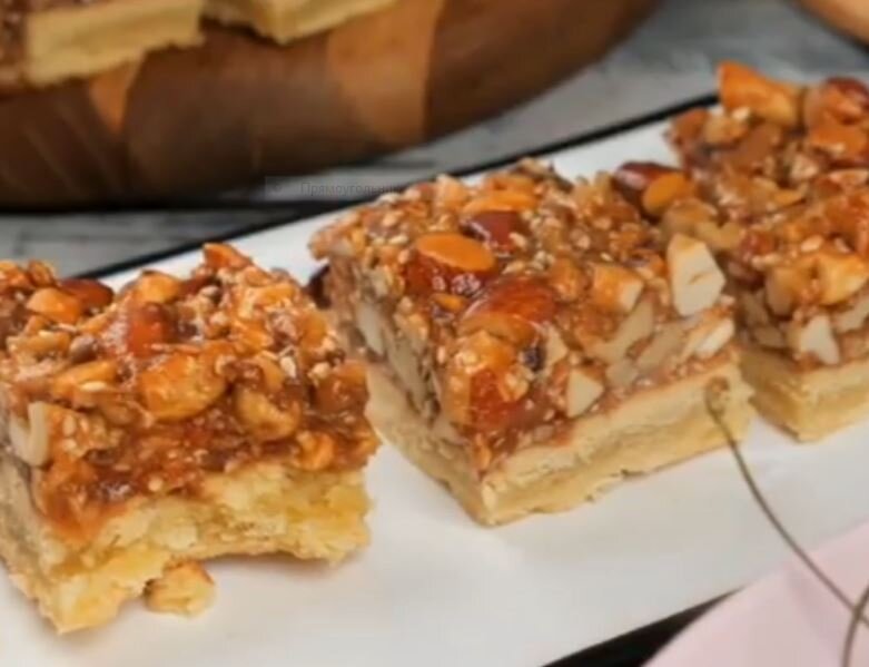Приветствую всех) Давайте сегодня приготовим ореховые батончики) Продукты простые и готовить легко) Зато очень вкусные и сытные. Хорошо подойдут как к чаю, так и для перекуса) Посмотрите видео-минутку и все уведите сами)