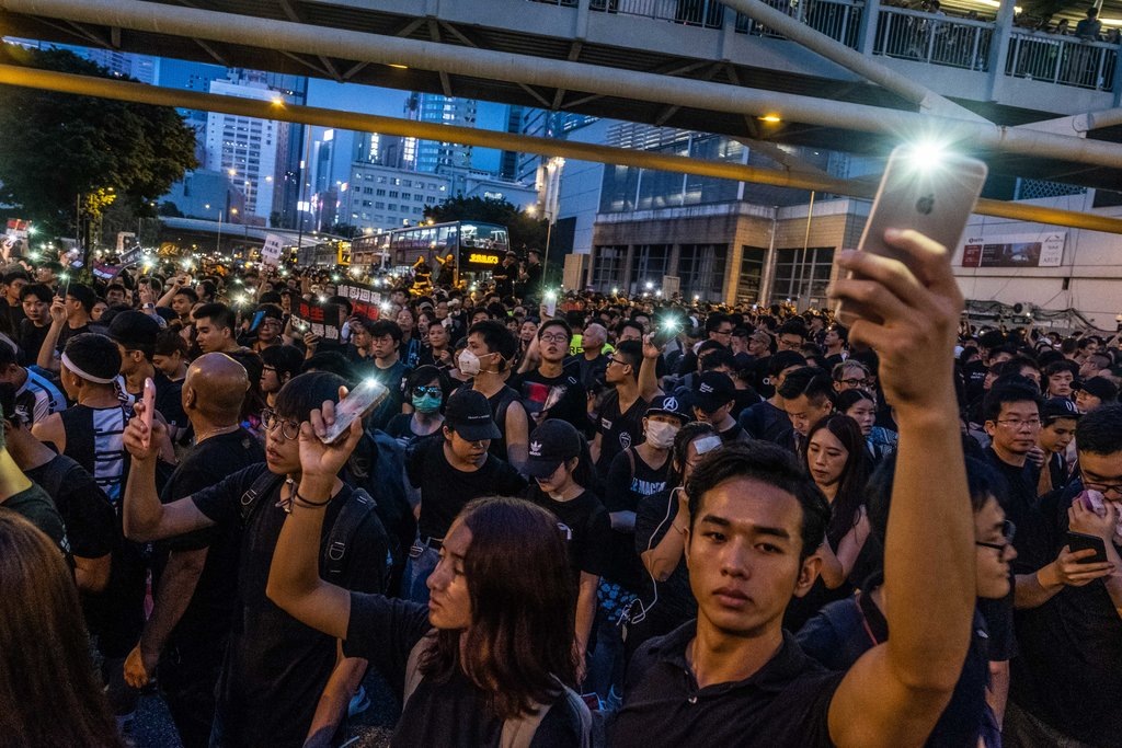 https://www.nytimes.com/2019/08/19/technology/hong-kong-protests-china-disinformation-facebook-twitter.html