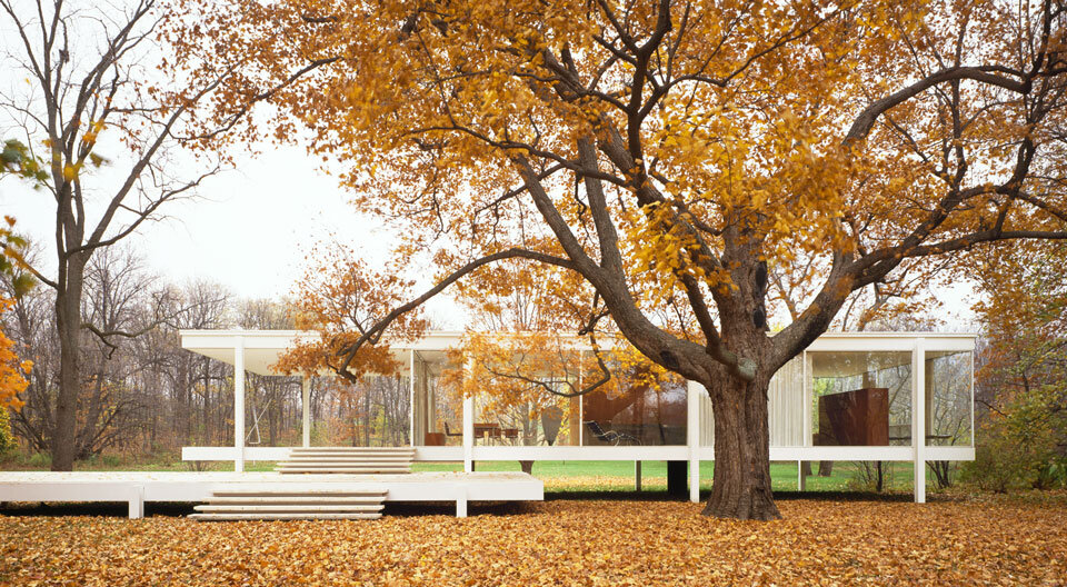 Farnsworth House. By John Miller, Hendrick Blessing Photographers