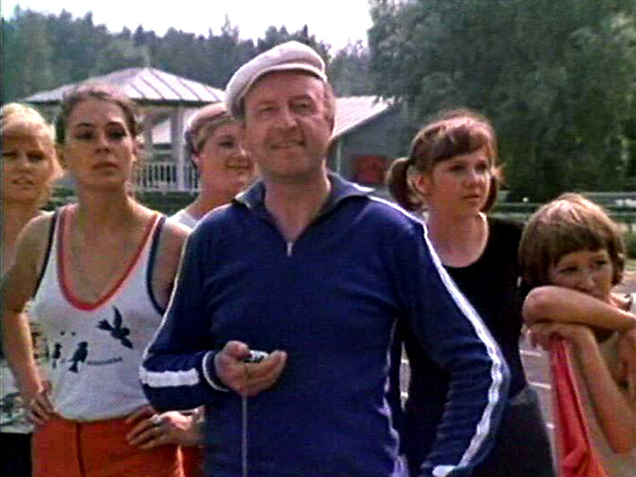 Кадр из фильма "Баламут". "Ну вот, мы опять набираем хоккейную команду!"