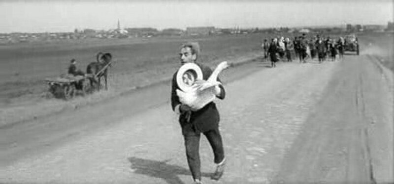 Узнаваемый кадр из "Золотого телёнка".