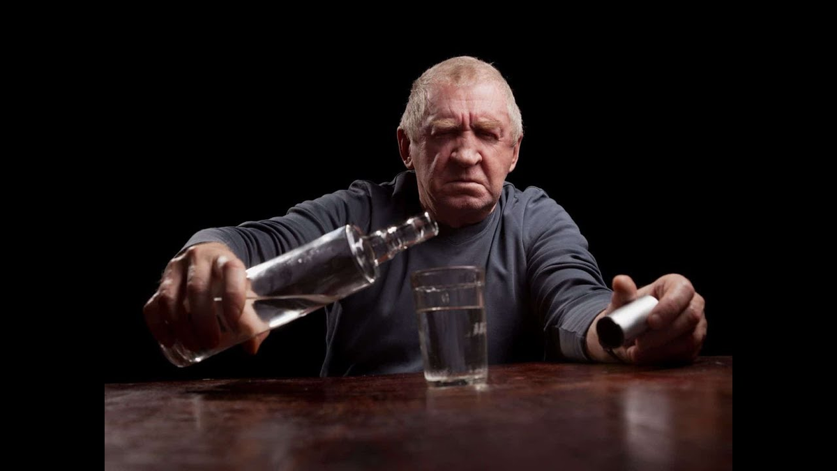 Можно ли пить водку в пожилом возрасте после 65 лет? Если можно, то сколько?