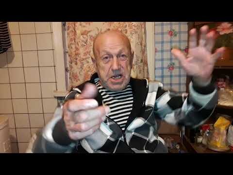  
Приходите ещё!
 Лидочка, -  зовёт жену муж, подполковник в отставке, - мы приглашены на обед к Кудрявцевым, так что не готовь ничего – там и пообедаем. Захватим бутылочку виски, ну ту, которую мне подарили на мой юбилей. Детишкам - коробку конфет, которую тебе дарили на день рождения. Собирайся, а то у меня в животе наш полковой марш играет!
- Вовочка, как мне одеться? Праздничную одежду или повседневною? Кто к ним придёт, мне надо знать. Если генерал приглашён, то надо соответствовать, естественно. Почему так рано собираются?
- Мышка моя, никакого праздника нет. Твой котик кое- что им сделал, теперь они решили отблагодарить меня.
- Пупсик ты мой! Тогда одеваюсь повседневно, невелики шишки! Вот если бы Лаптев был, тогда, конечно, одеться мне надо, а тебе мундир надеть! Подумаешь… Кудрявцевы! – ответила жена, запихиваю обратно курицу в холодильник.
        Захватила виски, юбилейную бутылку десятилетней крепости, когда её пупсик отмечал юбилей, и конфеты «Клюква в шоколаде». Степенно пошли в гости, благо идти недалеко, в соседний дом.
Впереди шагал с бутылкой Владимир, а сзади семенила Лидочка, бережно неся коробку. Около дверей квартиры, догнав своего «пупсика», Лидочка, подхватив под руку подполковника, позвонила в дверь. За дверью тишина… Затем послышался звон разбитой посуды и крик: «Руки твои дырявые, собирай скорей салат! Гости на пороге!»
Супруги недоумённо переглянулись и настойчиво стали стучать в дверь.
- Ой, мы вас так ждали, так ждали, - лепетал прапорщик Кудрявцев, - моя жена накрывает на стол, проходите в комнату, сейчас она разогревает суп. - Что за шум у вас в кухне? - спросила Лидочка.
- Так это мой кот прыгает. Свалился с полки, - смущённо ответил прапорщик, - лапочка, позвал он жену, - ты уже готова?
     В гостиную заглянула «лапочка», эдак под сто килограммов. Волосы, начёсанные под «Бабетту», свалились на один бок, передник был чем-то заляпан, в руках держала котёнка, который отчаянно отбивался всеми лапами.
- Извините нас, пожалуйста, этот шкодник упал в кастрюлю, слетев с полки!
Кот верещал на все голоса: от мяуканья, до хриплости.
Гости плотно «приклеились» задами к дивану.
Подполковник крепко держал вискарь, забыв его поставить на стол, на котором стояли тарелки и рюмки. 
Хозяйка, запустила котом в угол комнаты, но промахнулась, кот влетел на колени супруге подполковника! 
Таки влетел «Мышке» на колени. Быстро вскочив, «Мышка» дёрнула за скатерть…рюмки и тарелки слетели со стола!
- Ничего, вы не беспокойтесь! Мы сейчас уберём! Нам это не впервые, оправдывался хозяин.
           Когда все успокоились, хозяйка внесла кастрюлю с дымящимся супом. Поставив на скатерть кастрюлю, хозяйка стала разливать его всем по тарелкам.
Подполковник разлил в рюмки свой вискарь. Прапорщик произнёс тост и началась трапеза. 
Но…вдруг, Лидочка, поперхнувшись, выскочила из-за стола. Рукой она показывала на тарелку, в которой плавали волосы!
хозяйка предложила вылить из тарелки этот волосяной суп и налить новую порцию.
Но супруги, отрицательно покачав головами, отодвинули тарелки. Сказав, что они не голодны. А вискарь разогрел их аппетит.
- Сейчас моя жена принесёт её «коронное» блюдо,- произнёс хозяин.
Через пару минут супруга прапора, торжественно поставив блюдо с холодцом, вновь убежала на кухню.
В салатнике она несла мясной салат. 
.
- Лид, а не тот ли салат, который они собирали с пола?,- толкнув жену ногой, прошептал муж.
Лида из красного облика, превратилась в белый! А когда посмотрела на холодец…Блюдо с холодцом покрывала щетина!
Хоть причёсывай её!
Супруги не откланявшись, рванули к выходу, нечаянно задев кота. 
- Погодите! - кричали хозяева, - вы не отведали сладкого! Жена так старалась! Приходите ещё!
Но гости бежали без оглядки, забыв про лифт!
- Интересно, Лида, что они на сладкое приготовили? Боюсь и представить! Не китикет ли в сахарной пудре?
Только вискарь жалко, - вытирая пот со лба сказал пупсик.
Мышка, зря ты заморозила курицу. Эх, я бы сейчас и замороженную съел! 
- Ох, Володенька, жаль и конфетки наши…пригодились бы в подарочек. 
Мораль этого рассказа… какова? 