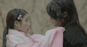 Фрагмент из дорамы «Алые сердца: Корё»