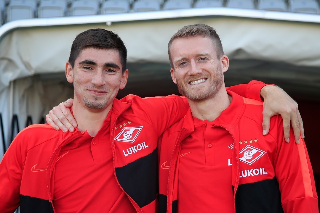 Зелимхан Бакаев и Андре Шюррле. Фото официального сайта ФК Спартак Москва.