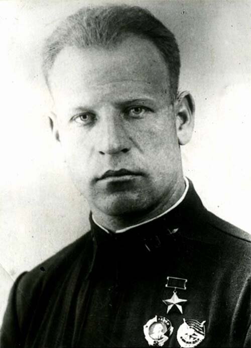 Командир 5-го Гвардейского авиаполка Василий Александрович Зайцев. Май 1942 г. 