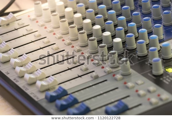 https://image.shutterstock.com/image-photo/detail-adjusting-knobs-on-professional-600w-1120122728.jpg