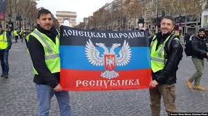Департамент финансовых расследований озвучил подробности дела задержанного в августе «главного по офшорам», специалиста в сфере налогового планирования и международного корпоративного структурирования, управляющего партнера юрфирмы «Коллегия» Игоря Стуканова. 
— В рамках противодействия необоснованному посредничеству, а также преступлениям в экономической сфере Департаментом финансовых расследований Комитета госконтроля совместно со Следственным комитетом выявлены факты уклонения от уплаты сумм налогов директором общества с дополнительной ответственностью (г. Минск) в особо крупном размере, — сообщил заместитель начальника отдела ДФР КГК Юрий Кардымон. В ДФР не подтвердили и не опровергли, что речь идет о Стуканове, но по данным источника TUT.BY и по другим обстоятельствам дела, это именно так.

ДФР установил, что общество занижало выручку, полученную от реализации услуг, в сфере международного корпоративного права по вопросам оптимизации налоговой нагрузки через иностранные компании, а также регистрации и обслуживания офшоров. Полученная выручка поступала на расчетные счета подконтрольной иностранной организации (зарегистрирована в Гибралтаре) и в учете общества не отражалась.

По имеющейся информации ДФР, за 2011−2018 годы размер сокрытого дохода от реализации в Беларуси услуг составил не менее 3,5 млн долларов. Общество занизило налоговую базу по «упрощенке» и не уплатило налог. По факту уклонения от уплаты сумм налога в особо крупном размере Следственный комитет возбудил уголовное дело по ч. 2 ст. 243 Уголовного кодекса.

Подозреваемыми по уголовному делу признаны директор и бывший учредитель общества, которые добровольно возместили предварительно определенную сумму неуплаченного налога в размере 170 тысяч рублей. По делу изъяты документы, печати компаний-нерезидентов, компьютерная техника и другие носители информации, содержащие сведения о занятии подозреваемыми указанной деятельностью. Также обнаружена и изъята иностранная валюта на общую сумму 135 тысяч долларов. На имущество подозреваемых наложен арест.

Кроме того, установлены лица, пользовавшиеся услугами общества, а также его причастность к обслуживанию и регистрации не менее 500 компаний-нерезидентов офшорных зон. Органы финансовых расследований Комитета госконтроля проверяют возможные нарушения законодательства субъектами хозяйствования, использовавшими реквизиты иностранных компаний, в том числе для документального оформления хозяйственных операций по приобретению и реализации товаров, работ и услуг для незаконной минимизации сумм налоговых обязательств.

Как ранее сообщал TUT.BY, Стуканова задержали 12 августа 2019 года. На сайте компании Стуканов позиционирует себя как «ведущий специалист». Собеседники TUT.BY отзываются о нем как об одном из самых известных на рынке специалистов по офшорам.
