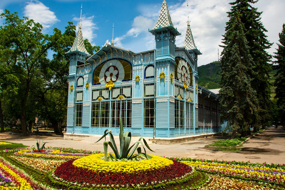 Город пятигорск парк. Парк цветник Пятигорск. Ставропольский край Пятигорск парк цветник парк цветник. Лермонтовская галерея Пятигорск. Пятигорск Сан Лермонтова парк цветник.