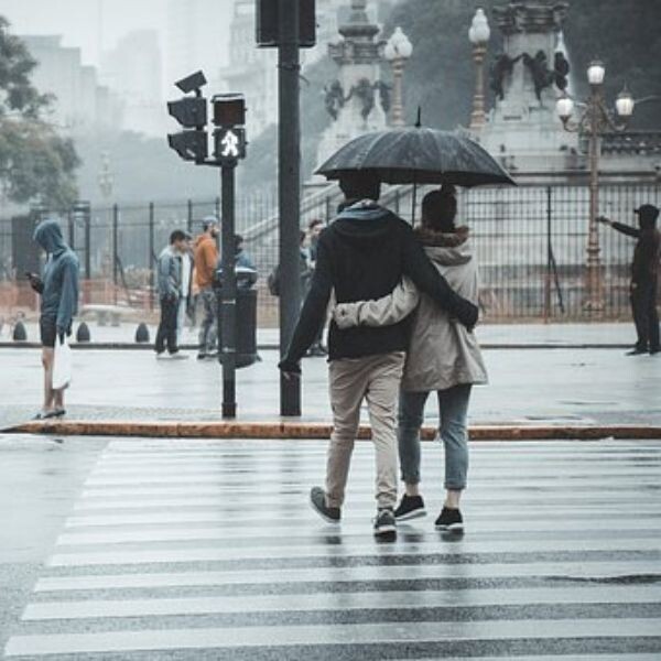 https://cdn.pixabay.com/photo/2019/11/05/01/00/couple-4602505__340.jpg