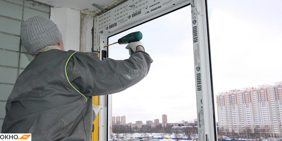 Монтаж окон пвх. Установщик пластиковых окон. Коломна установка пластиковых окон. Окна пвх. Пароизоляционная лента для монтажа окон.