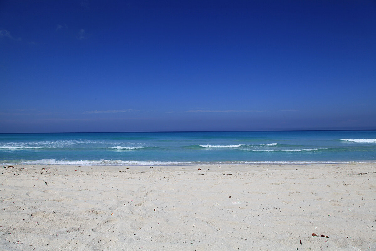 утро, пляж Варадеро (после ночного шторма)