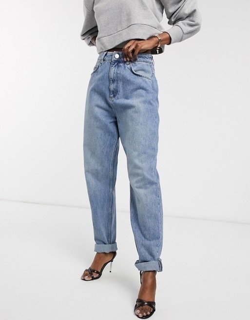 Джинсы в винтажном стиле с завышенной талией ASOS DESIGN.                                               2 790,00 руб.