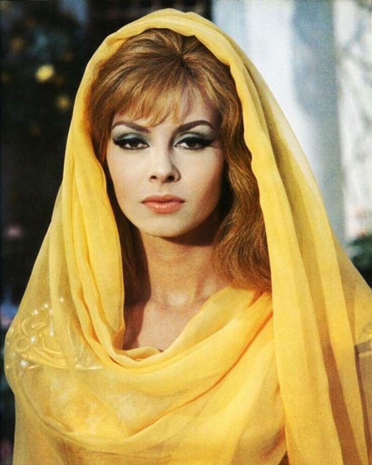 Мишель Мерсье в роли Анжелики из фильма "Анжелика и Султан"