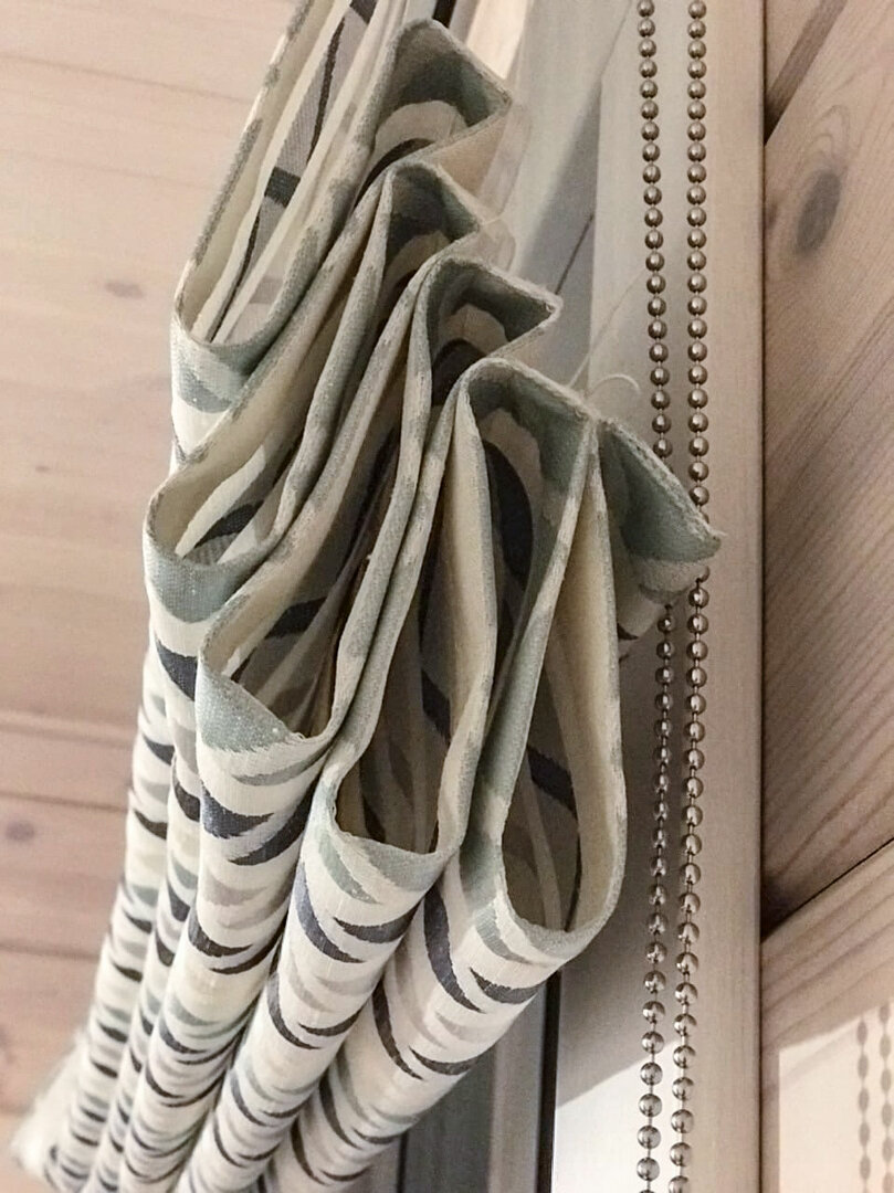 Римская штора в кабинете