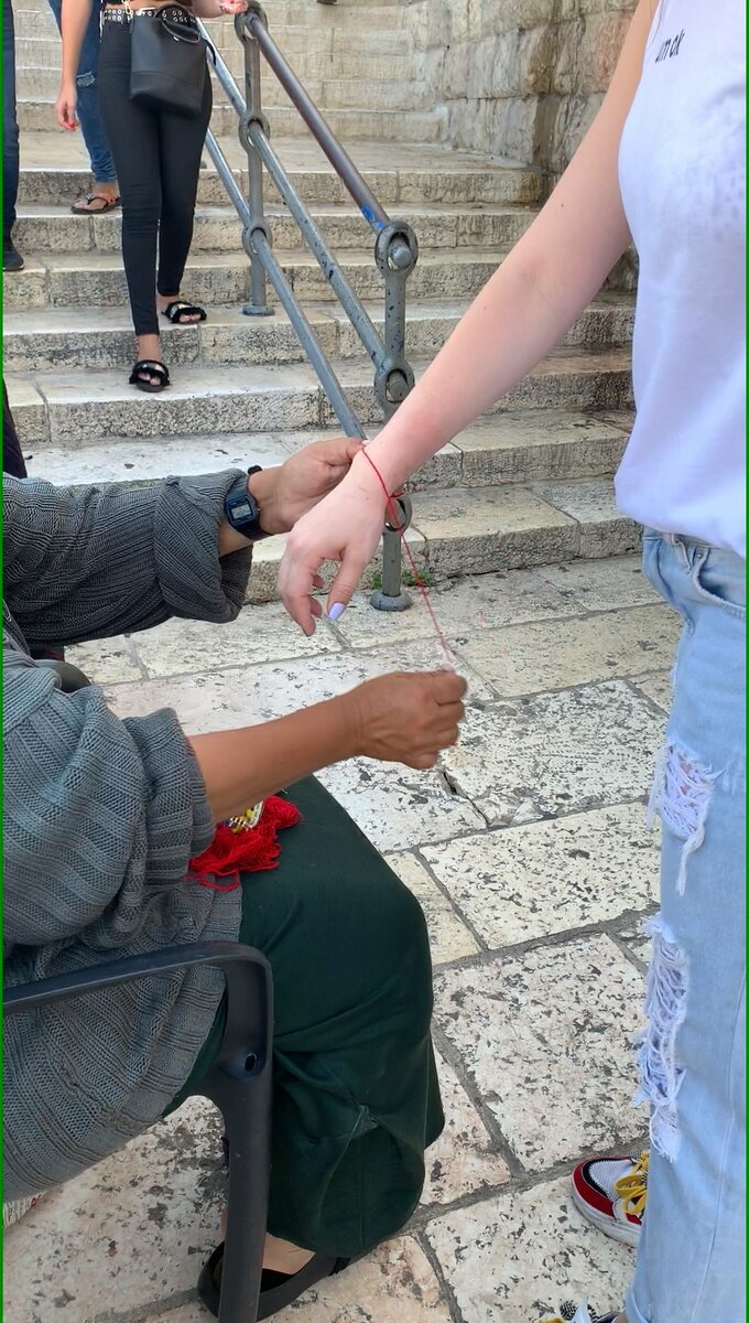 Как мне завязывали красную Израильскую нить