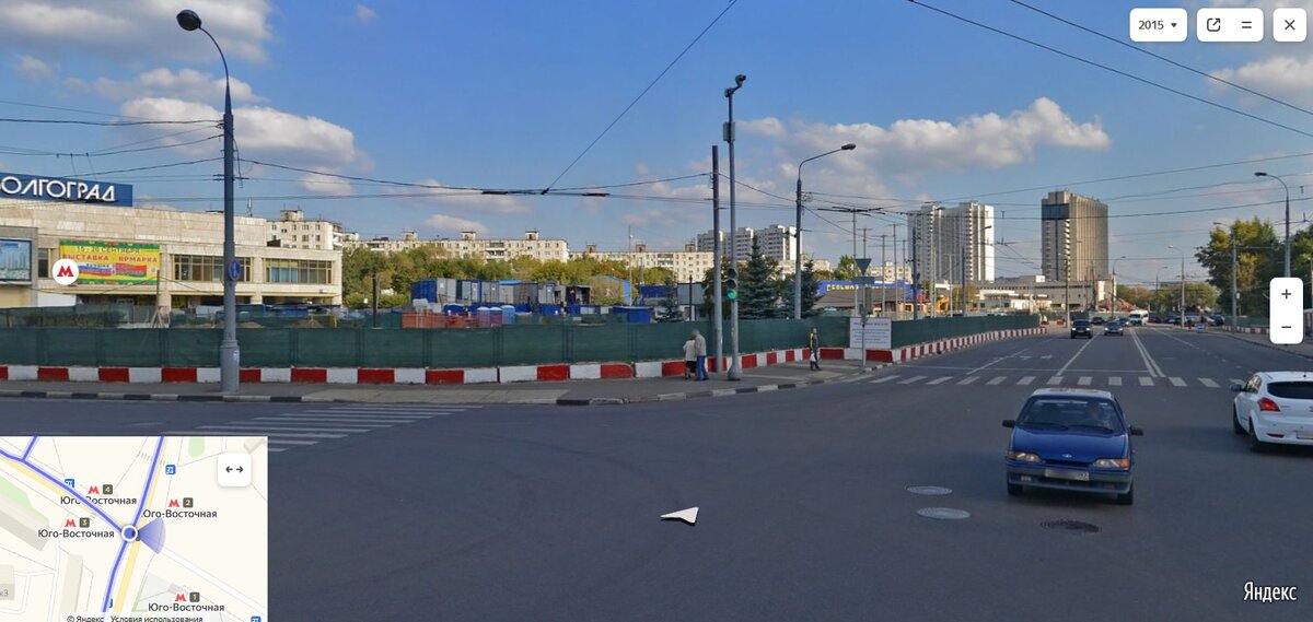 Тот самый перекресток в 2015 году. Вдалеке виднеется "Седьмой континент". Скрин с Яндекс.панорам