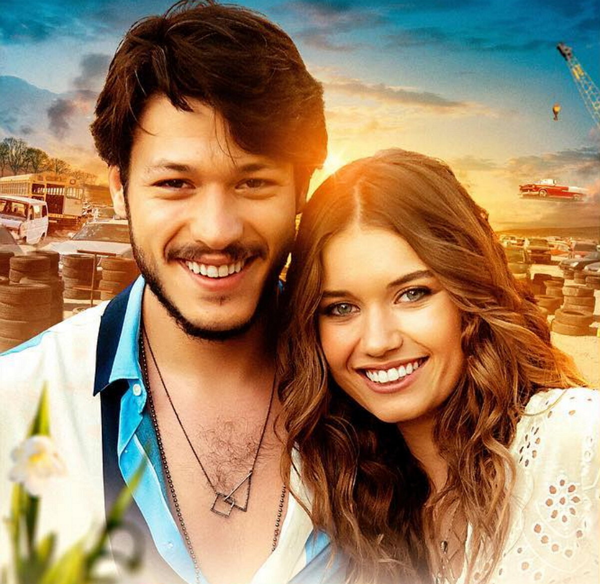 Умут и Гюлюль - главные персонажи в фильме «Это ли любовь?». Кстати, Умут в переводе означает «Надежда», а Гюлюль — «Моя роза». Источник фото: Инстаграм turkishseriesmoviesingreek 