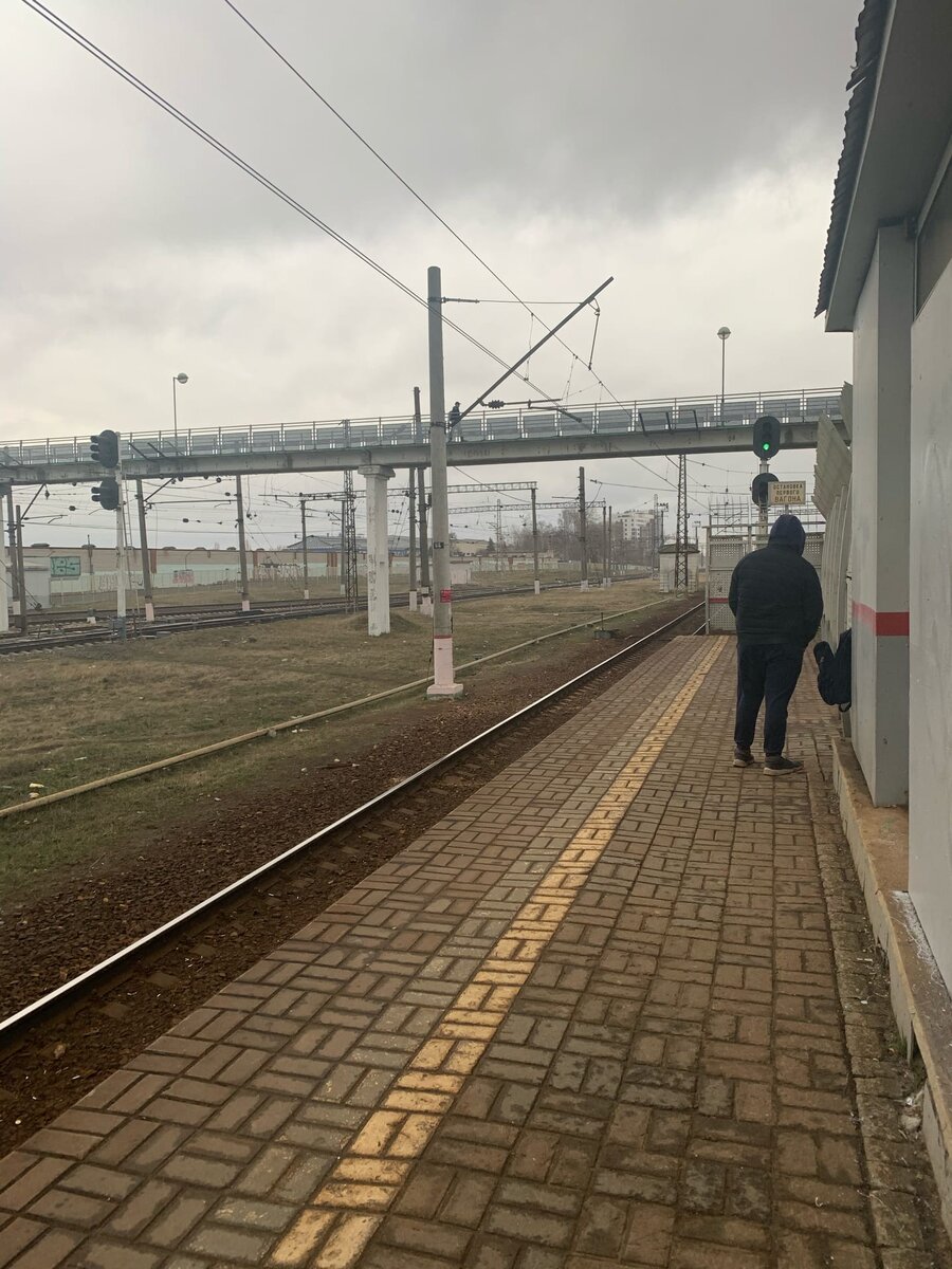 Станция Панки, пригородное отправление.