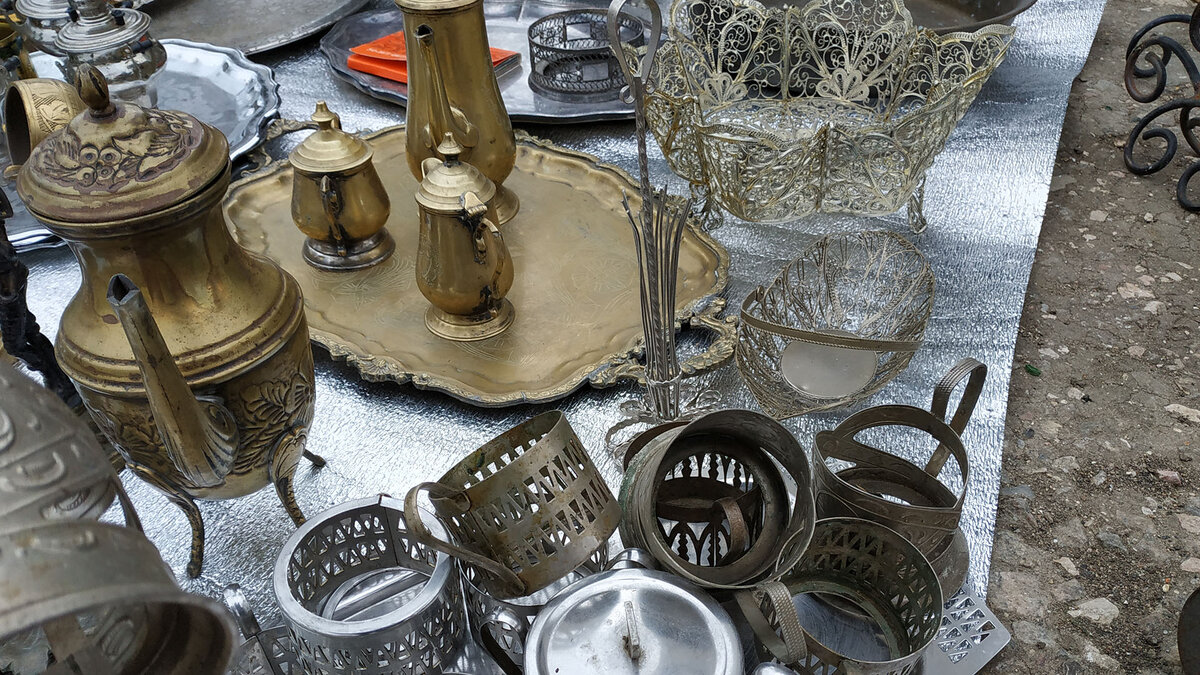 Согласитесь, сложно пройти мимо и не купить ажурную конфетницу!! Фото из личного архива