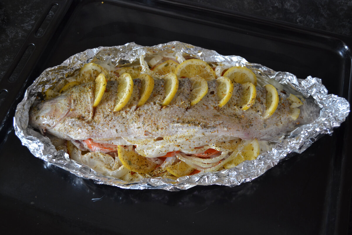 скумбрия в рукаве. скумбрия запеченная в рукаве. рыба запеченная в рукаве в духовке. рыба в духовке в фольге. горбуша в рукаве для запекания в духовке.