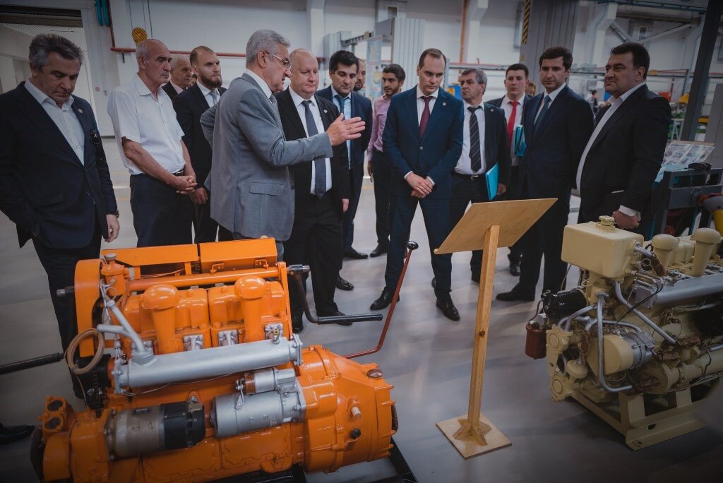 Высокое федеральное начальство с визитом на заводе "Дагдизель", Каспийск 2019 год