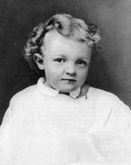 На этой фотографии Ленин в младенчестве