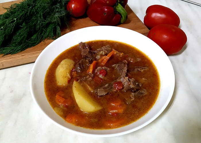 Гуляш с картофелем по венгерски
