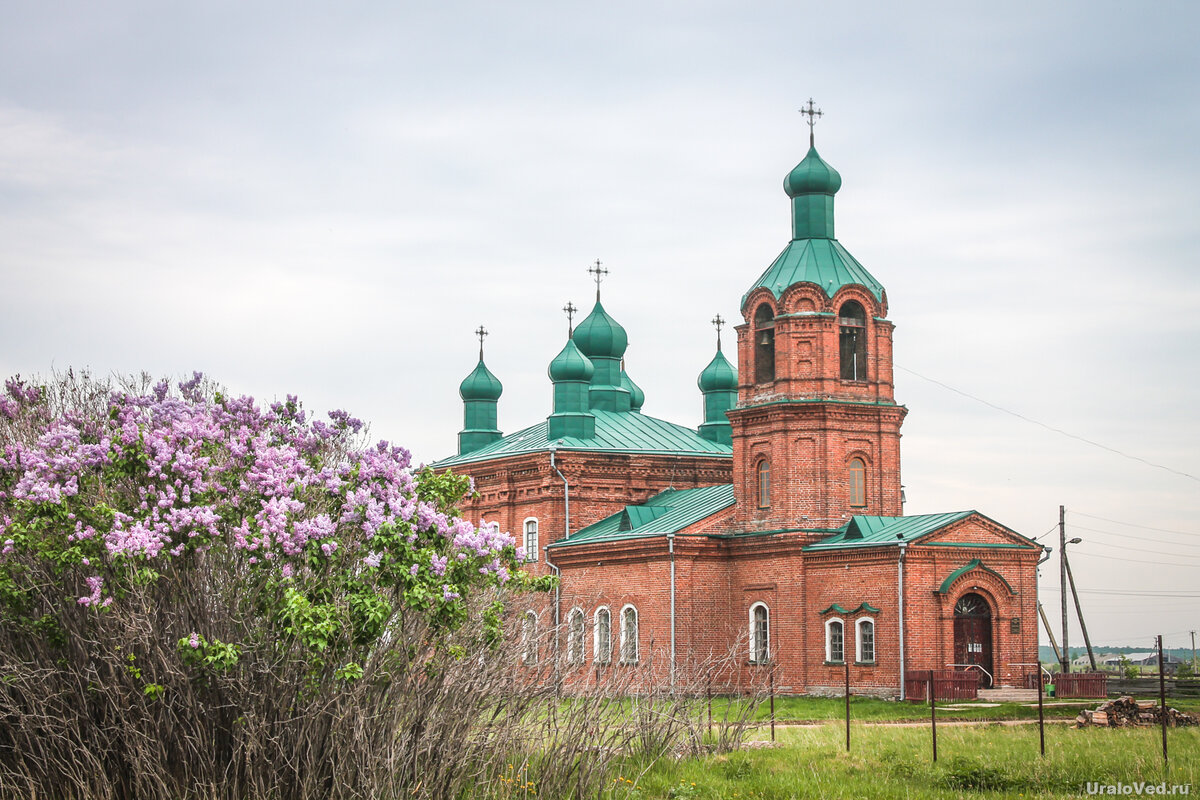 Церковь в селе Клеопино
