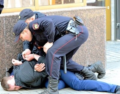 дпс застрелил азербайджанца. арестованные сотрудники мвд. цели заключения под стражу. нападение на сотрудника при исполнении. особенности уголовного процесса в отношении несовершеннолетних.