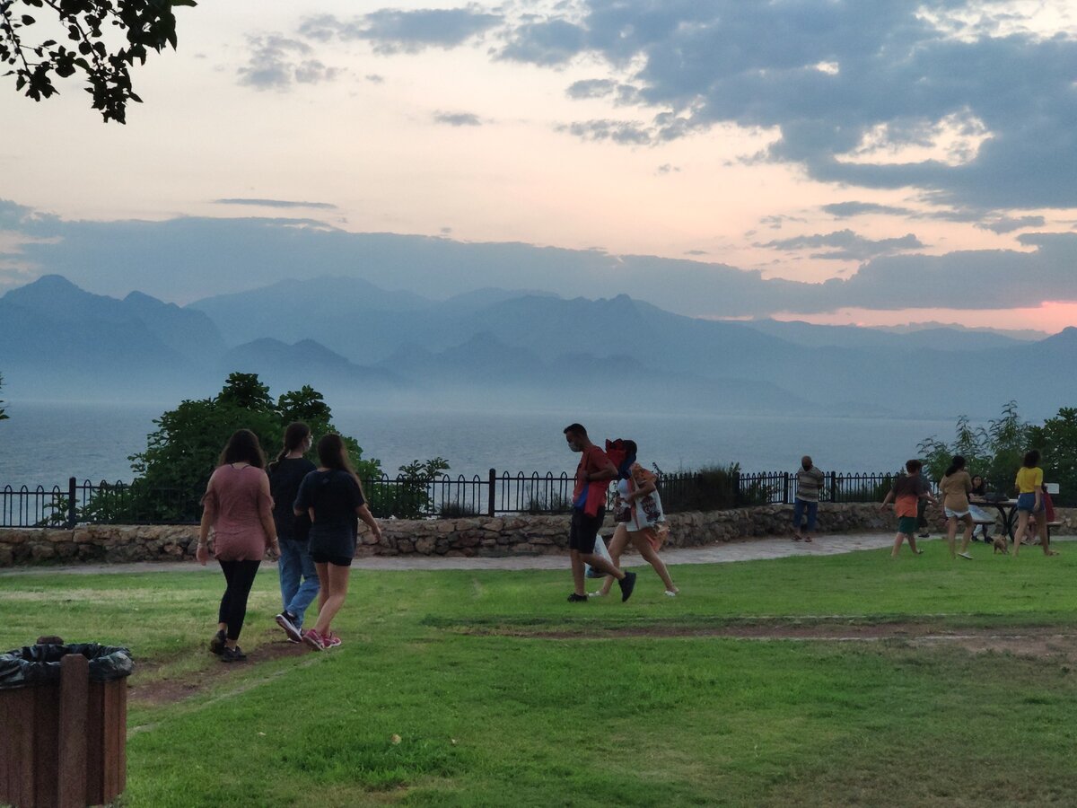 Реальная турция дзен. Чайная в парке Мурат Паши в Анталии. Antalya today.