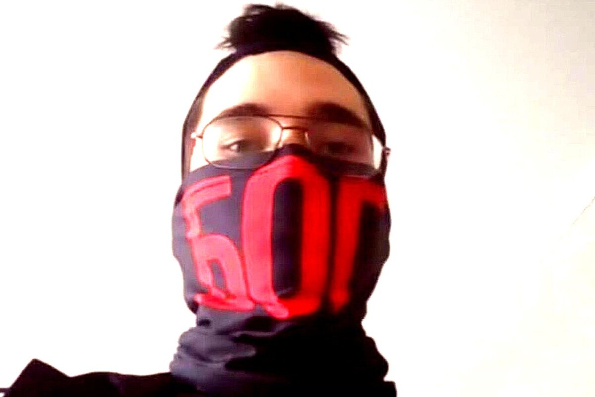 Человек, назвавший себя богом, получил справку от психиатра и купил ружьё