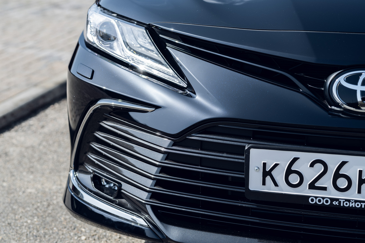 Заказчик может выбрать черную, серебристую или хромированную отделку боковой части радиаторной решетки