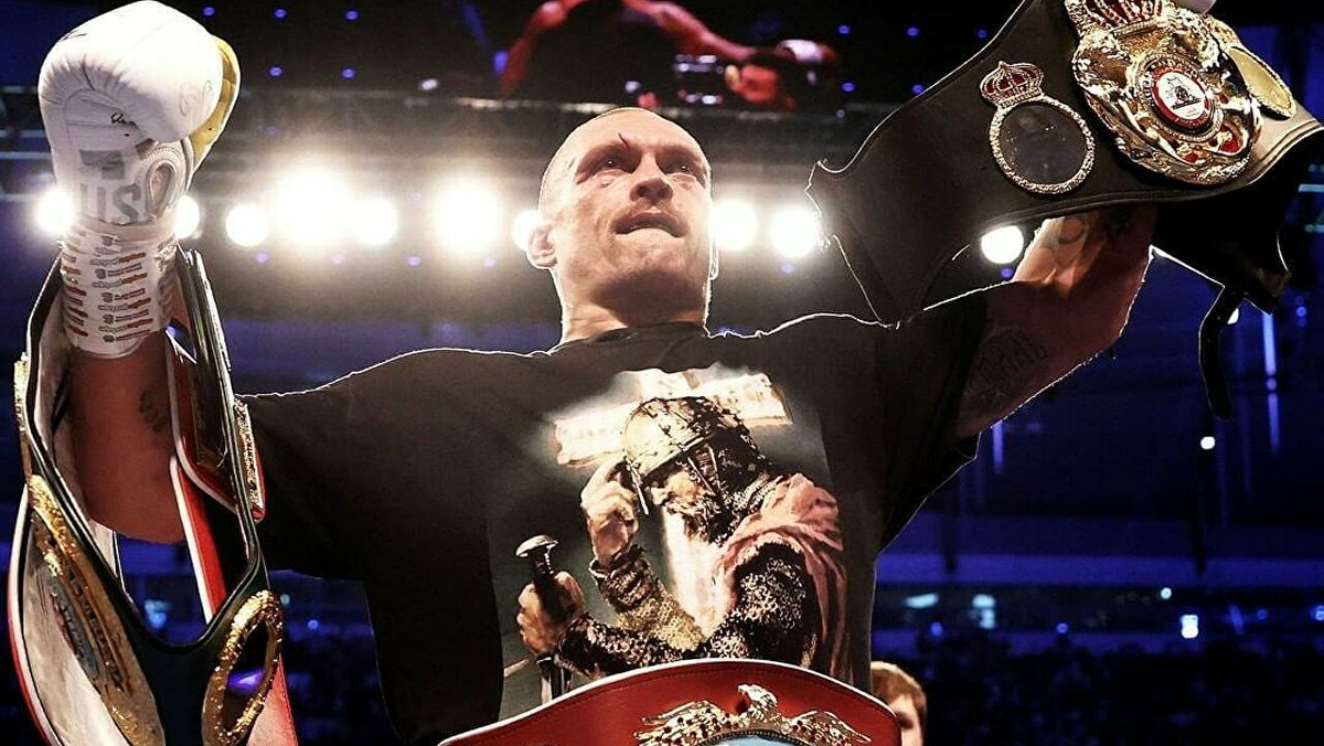 Чемпион мира в супертяжелом весе по версии (WBA, WBO, IBF и IBO) - Александр Усик