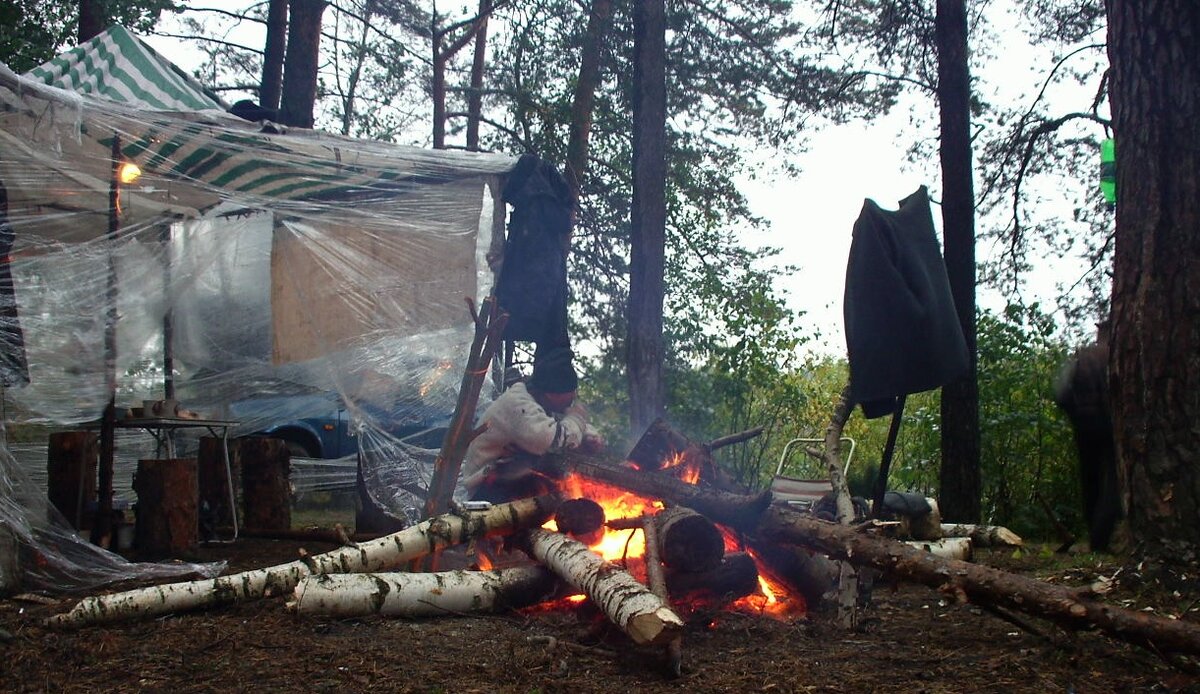 2005 год, Московская область, д. Фрол, река Ялма, Щучий плес, пенсионеры на отдыхе. Мне до пенсии было 16 лет. Но это не точно. 
