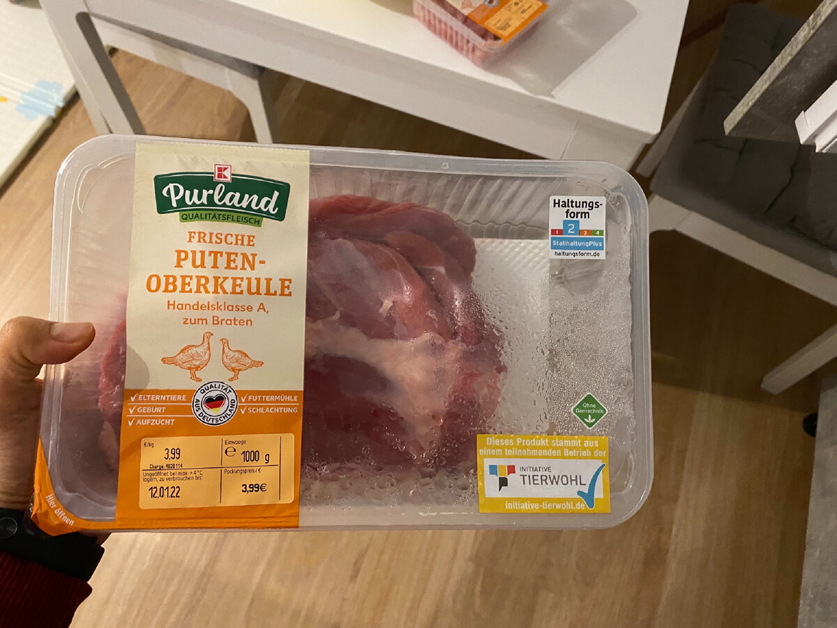 В этот раз взяла немного другу часть, тут вес 1 кг, но цена такая же, как была раньше на голень. Фото для наглядного примера.