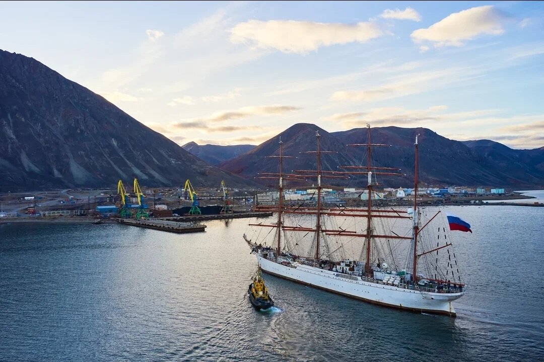 Морской порт п. Эгвекинот. Парусник "Седов" © Роман Малыхин