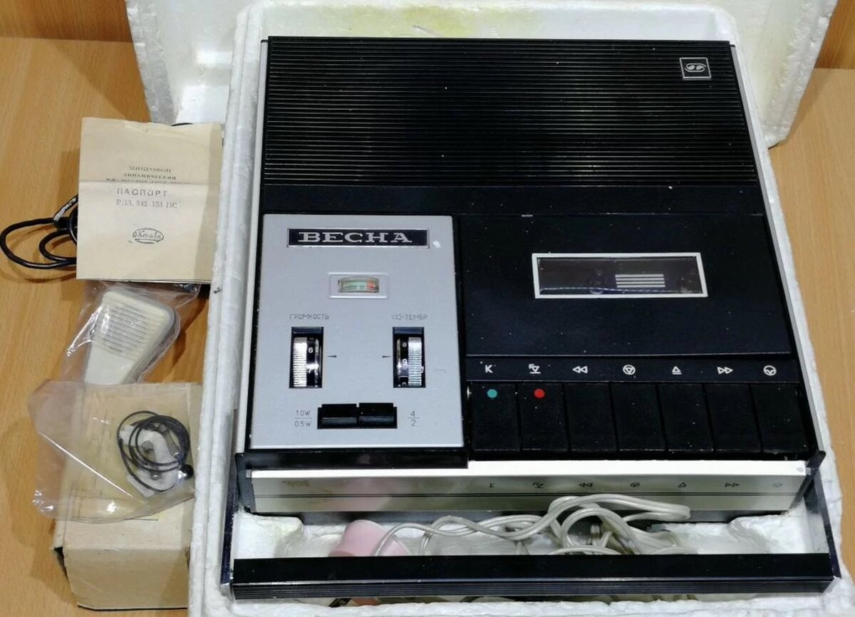 Кассетный магнитофон "Весна-306" в родной упаковке