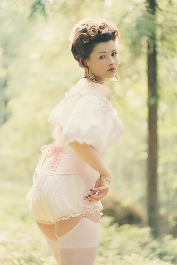 Коварная и веселая средневековая блудница
