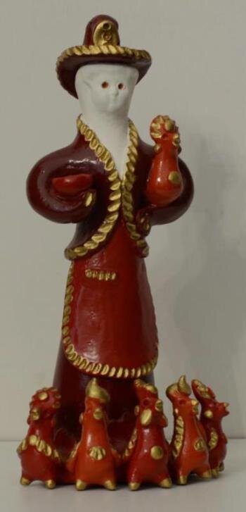 Свистулька "Хозяйка с птицами", автор - Соловьева Т. Е., 2009 год, Пензенская областная картинная галерея им. К. А. Савицкого