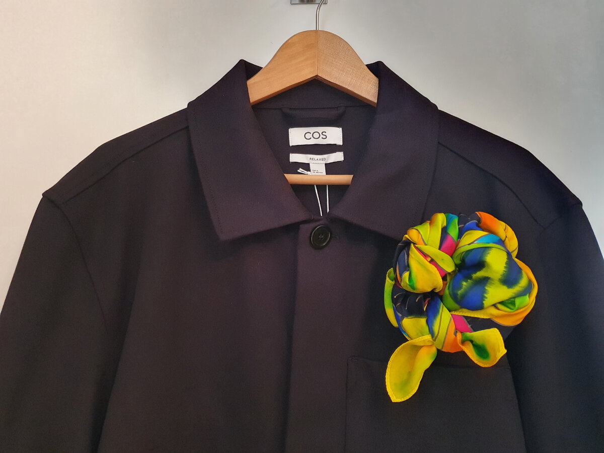 Актуально, но без покупки. Крупная шелковая брошь-цветок - из платка.