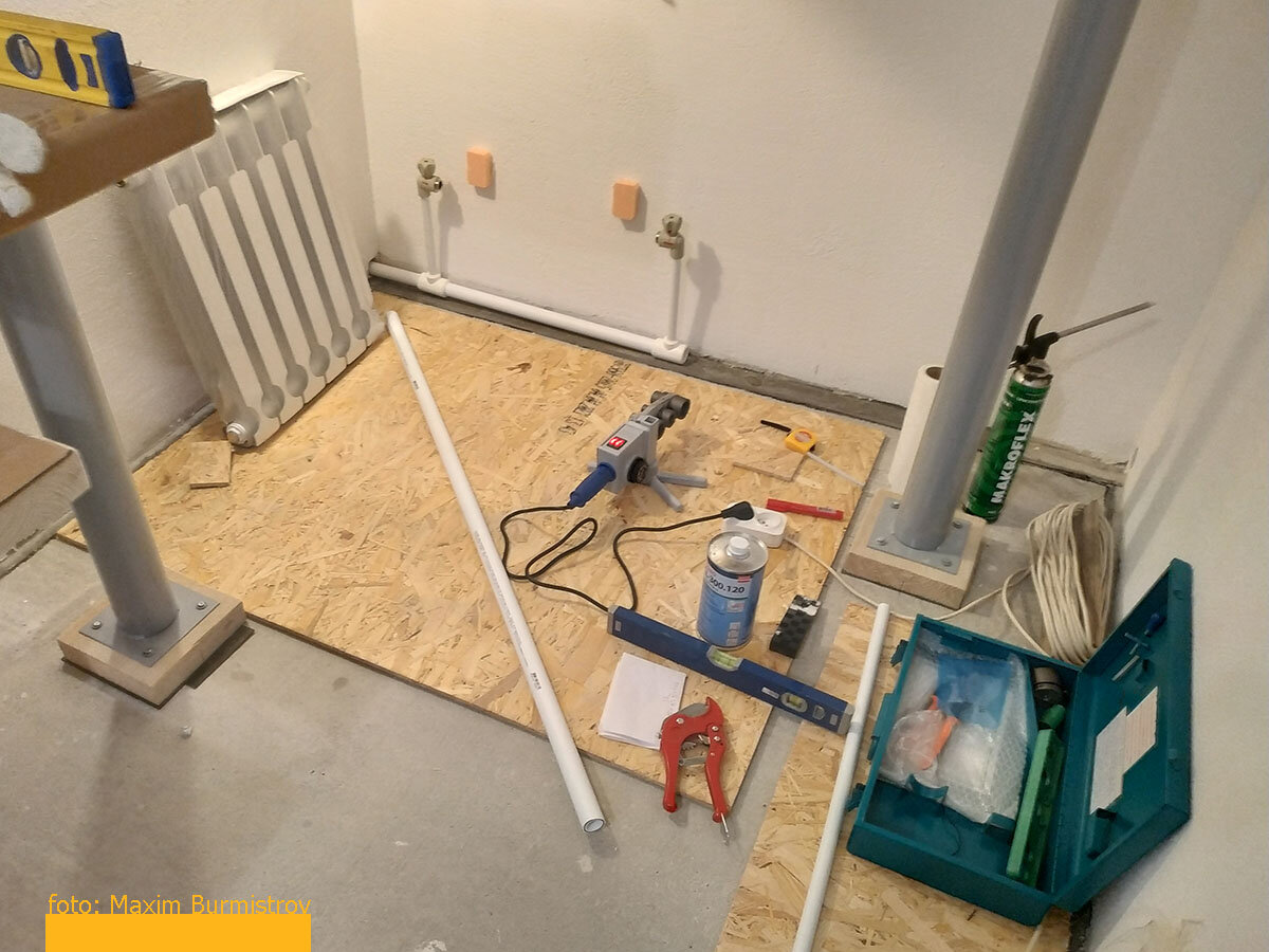 В процессе созидания системы отопления на первом этаже.