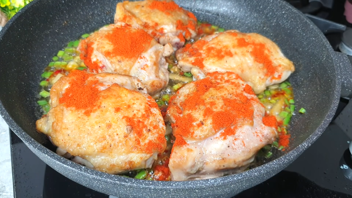 Курица с чесноком в духовке (бедра): рецепт с фото пошагово