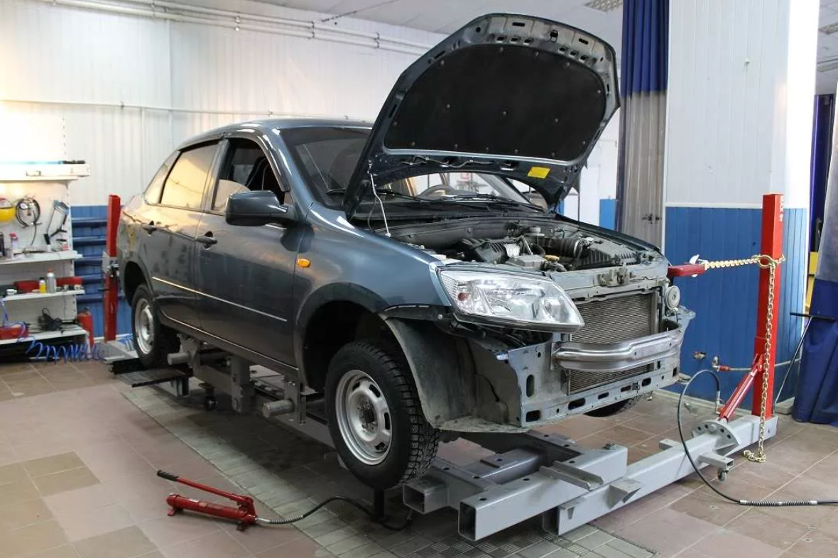Стапель ВАЗ 2115. Выправление геометрии кузова. Автомобиль на стапеле.