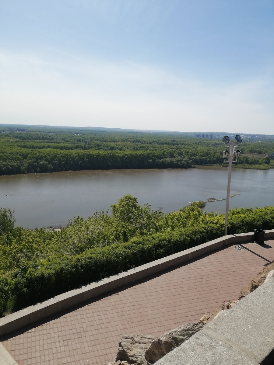 Городской парк с видом на реку. Фото автора канала. 