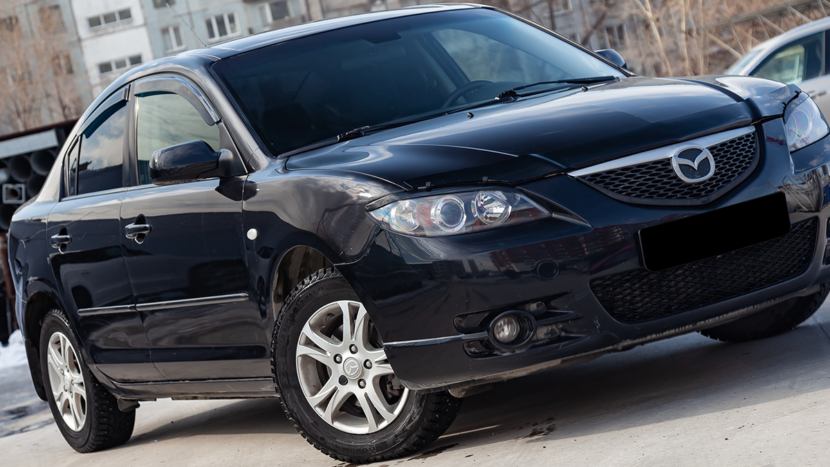 Mazda 3. Источник изображения: Aleksandr Kondratov / Shutterstock.com