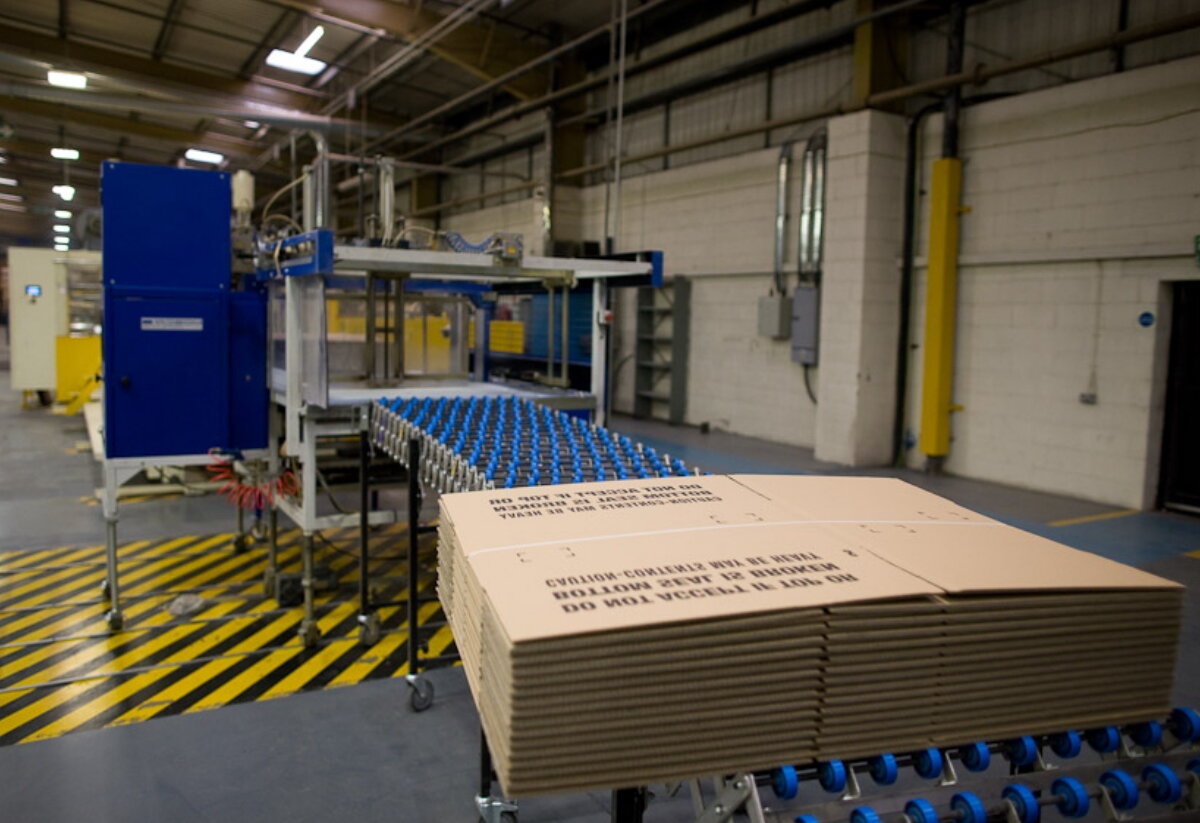 Склад с коробками. Архбум истра. Крупные производители упаковок. Завод союз москва смурфит каппа. Упаковка товара на складе.