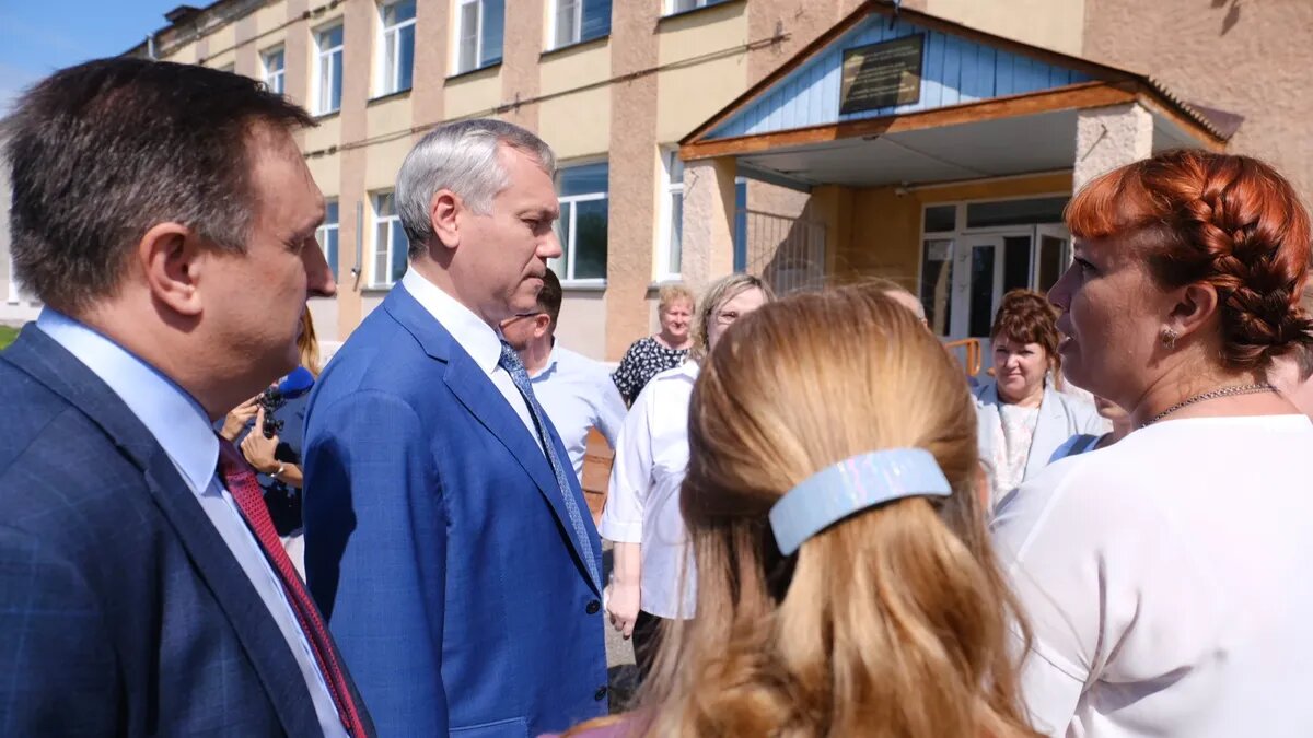 Глава региона подчеркнул: «Здание такого возраста требует решения, и, если мы идём по пути ремонта, безусловно, заявку района надо поддержать по максимуму. Фото:  Правительство Новосибирской области