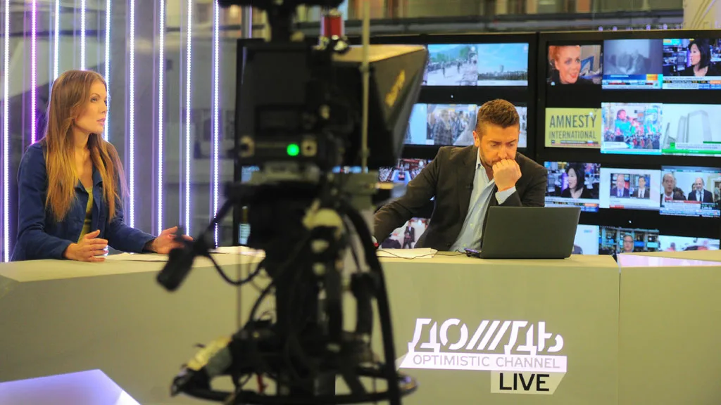 Какой канал дождь. Какой канал дождь. Какой канал дождь. Телеканал дождь заставка. Сотрудники телеканала дождь.