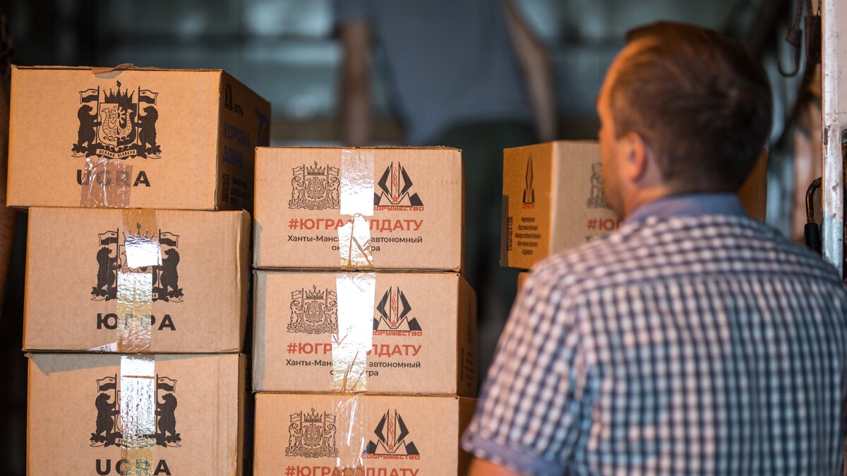    Волонтёры Гумкорпуса доставили частичку домашнего тепла из Югры на передовую